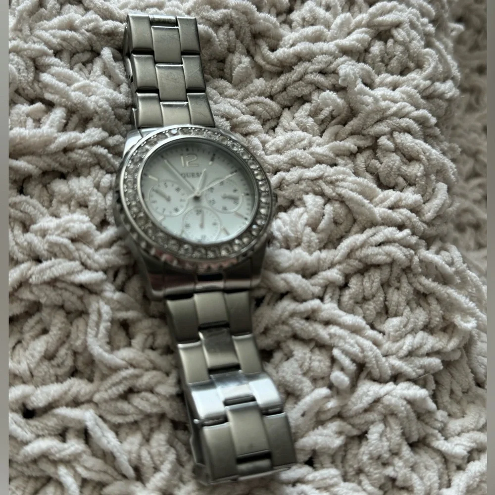 GUESS Watch - Picture 4 of 9